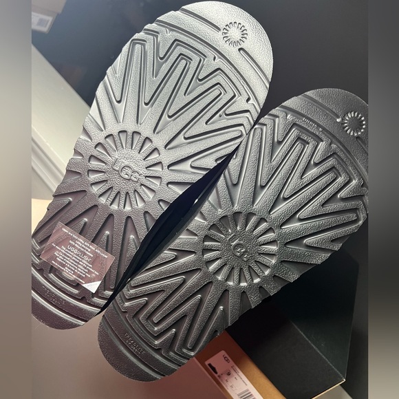 Men’s UGG slippers - Picture 13 of 13